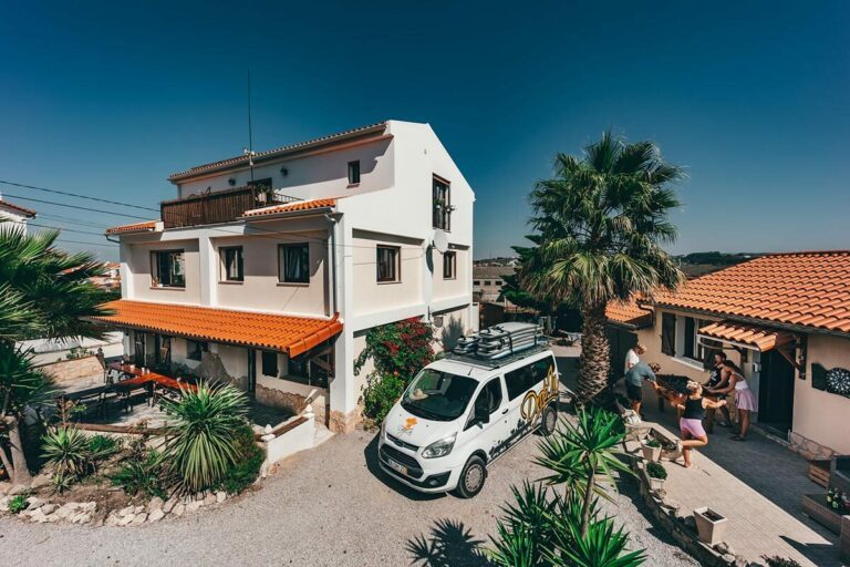 Drop-In-Surfcamp-Portugal-Resort-Haus