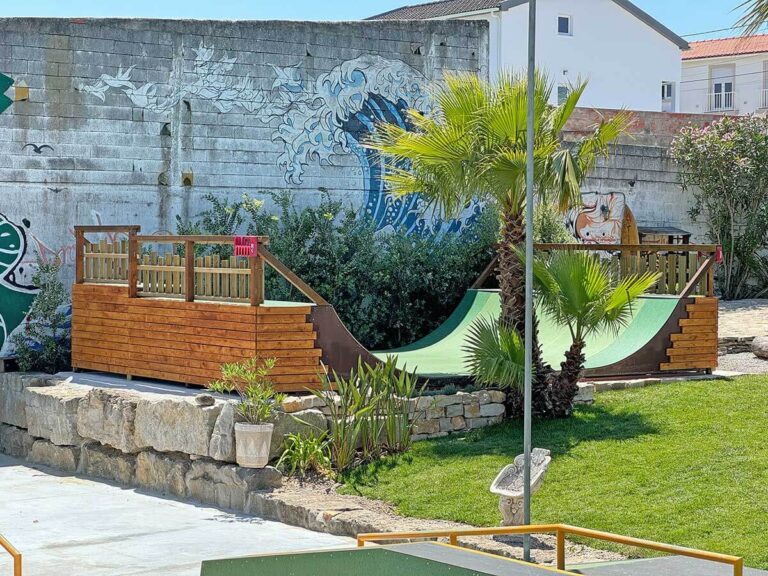 Drop-In-Surfcamp-Portugal-Resort-Garden-5