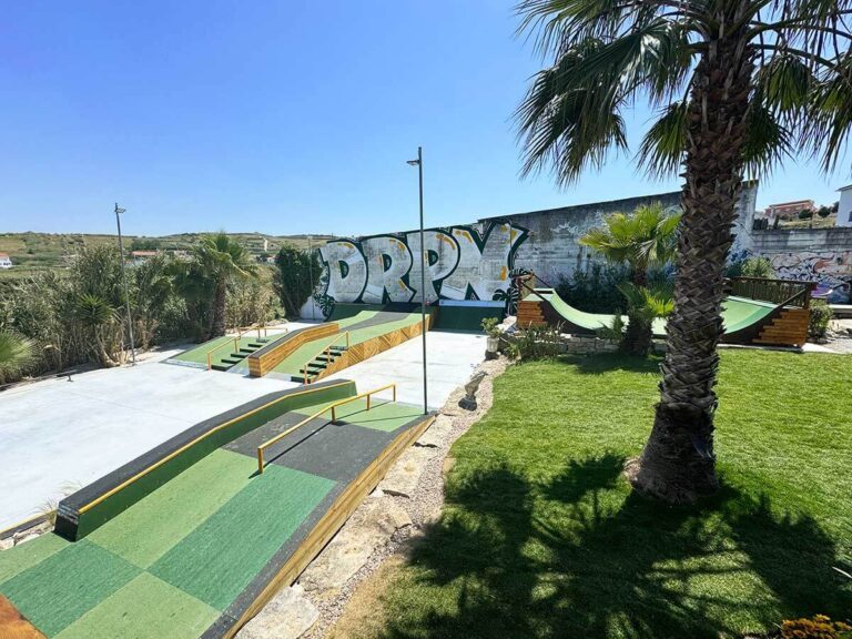 Drop-In-Surfcamp-Portugal-Resort-Garden-7
